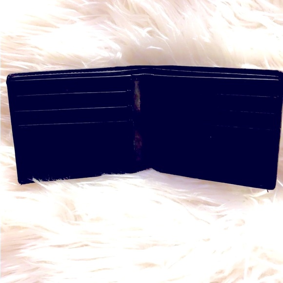 Unisex Coach Bifold Wallet- in such a condition, clean and no smell. No tears! - Picture 5 of 7